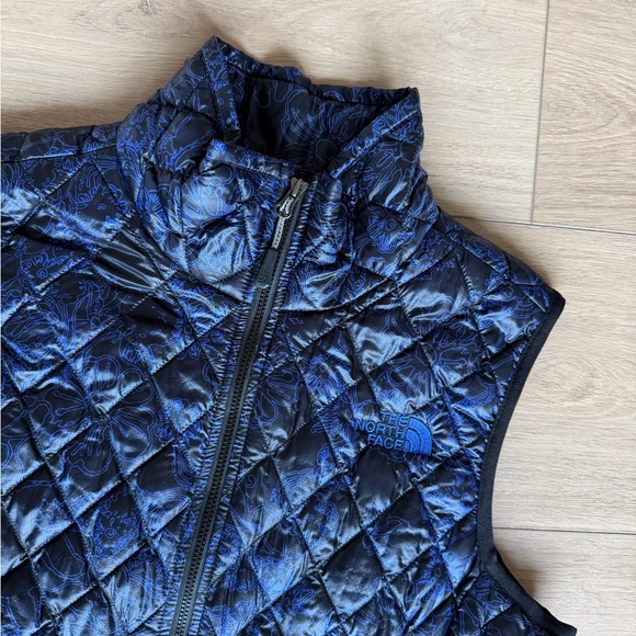 North Face Black with Blue flowers Thermoball Vest - Picture 2 of 4